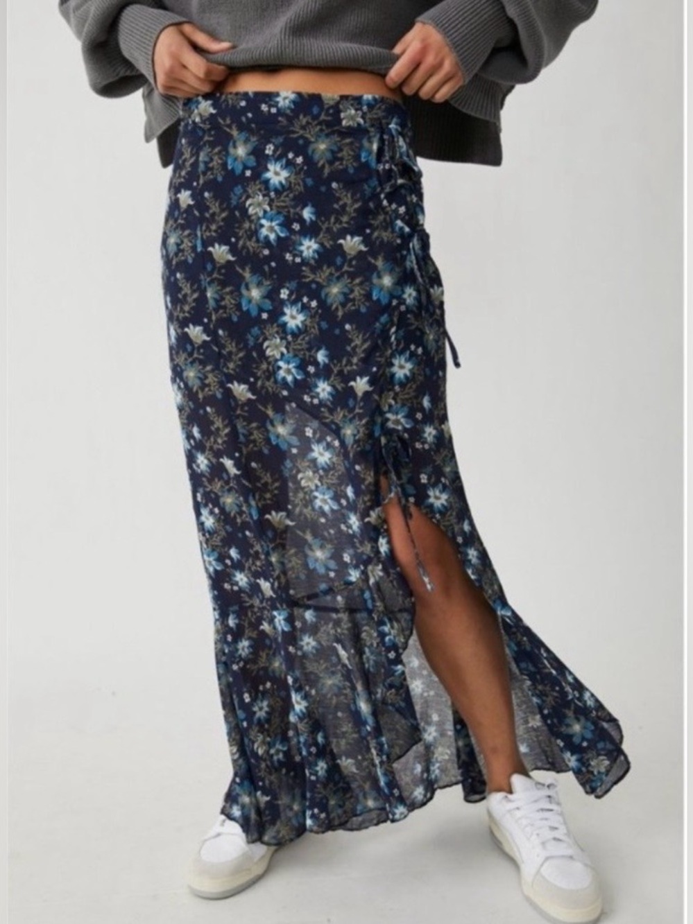 FREE PEOPLE Femme Edge Maxi Skirt /Ink Combo Floral Navy Blue
Maxi Skirt